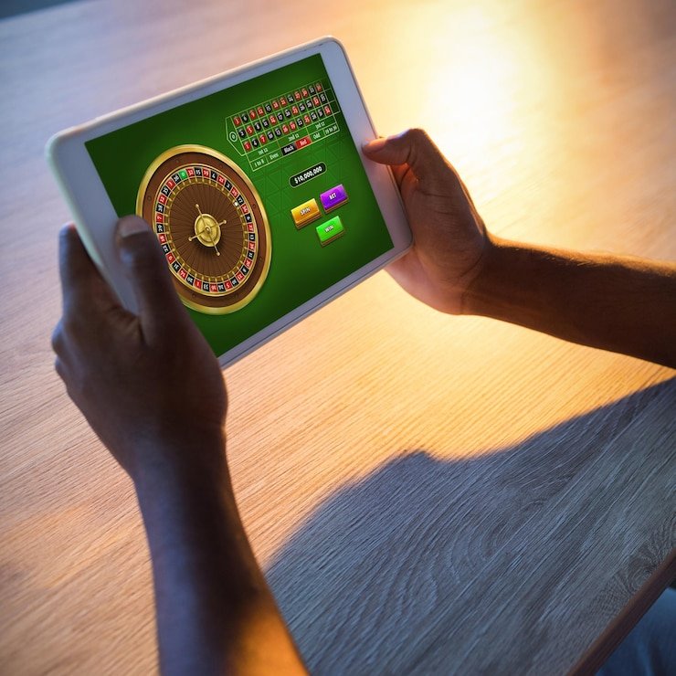 Gambar ilustrasi perangkat mobile menampilkan layar pertandingan sepak bola dengan info live dan statistik lengkap pengguna Indonesia